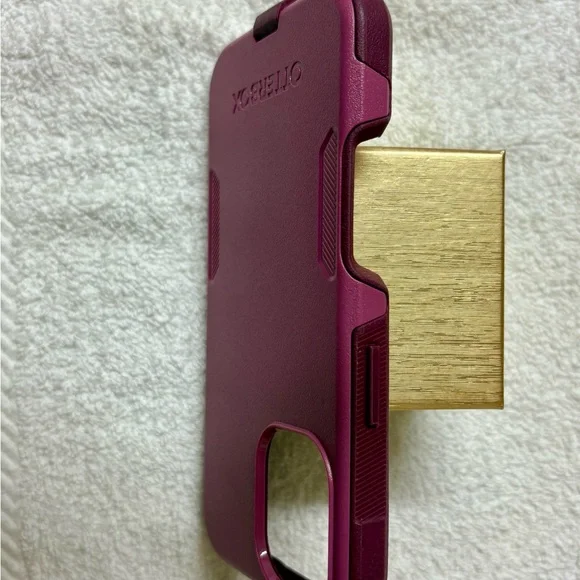 OtterBox Magenta Commuter Series Phone Case for iPhone 16 - Picture 6 of 6